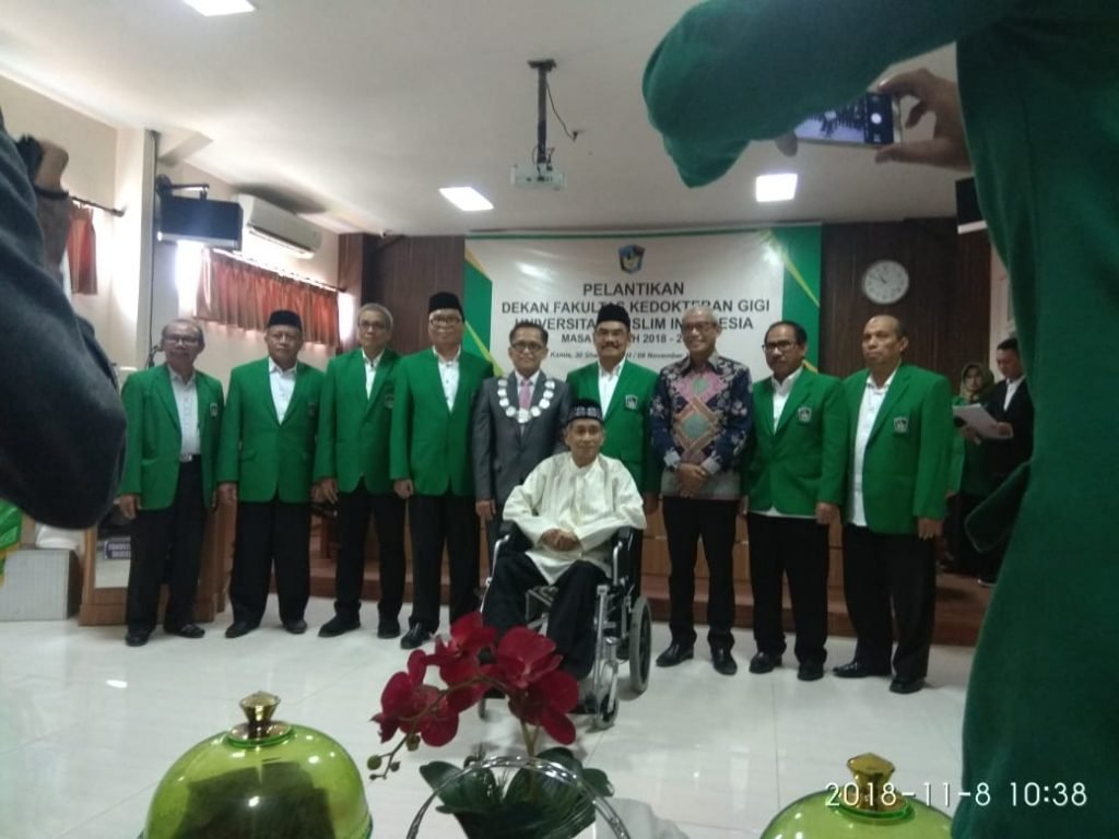 Pelantikan dekan — foto 1
