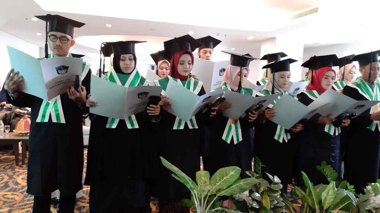 FAKULTAS KEDOKTERAN GIGI UNIVERSITAS MUSLIM INDONESIA KEGIATAN YUDISIUM DOKTER GIGI DAN SARJANA (S1) KEDOKTERAN GIGI ANGKATAN II TAHUN AJARAN 2019/2020