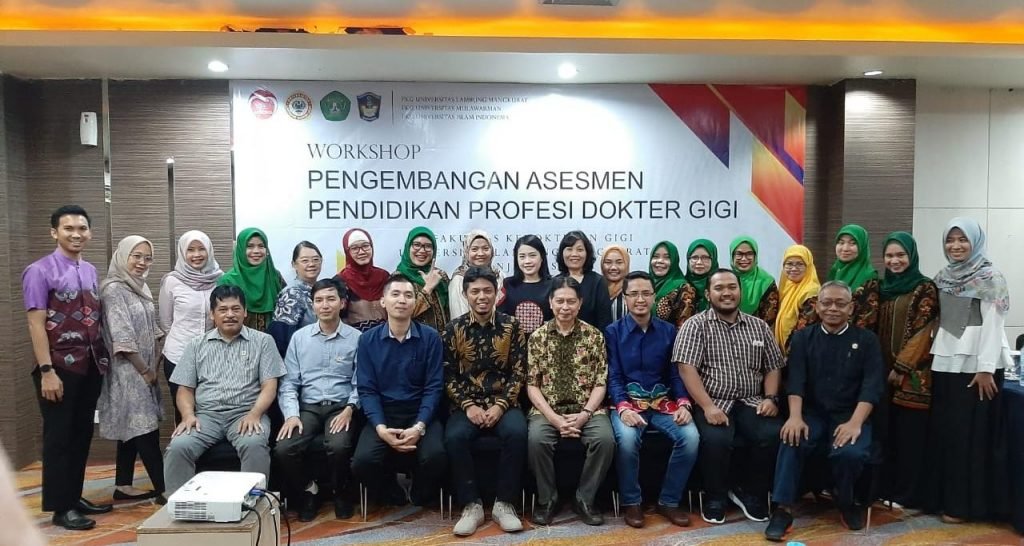 Kegiatan WORKSHOP Pengembangan PROFESI DOKTER GIGI Yang Difasilitasi Oleh AFDOGI Dan Diikuti Oleh DOSEN Penanggung Jawab Bagian Pada FAKULTAS KEDOKTERAN GIGI UNIVERSITAS MUSLIM INDONESIA, UNIVERSITAS MULAWARMAN, Dan UNIVERSITAS LAMBUNG MANGKURAT Bertempat — foto 1